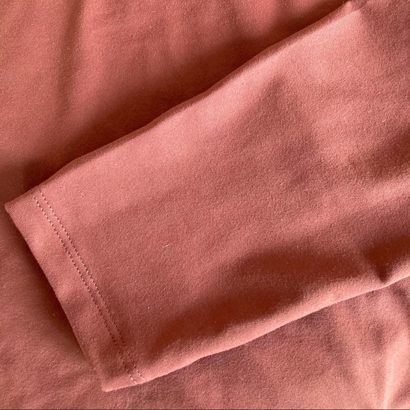 👚A&F Long-Sleeve Seamless Fabric Asymmetrical Cutout Top👚 - Picture 4 of 6